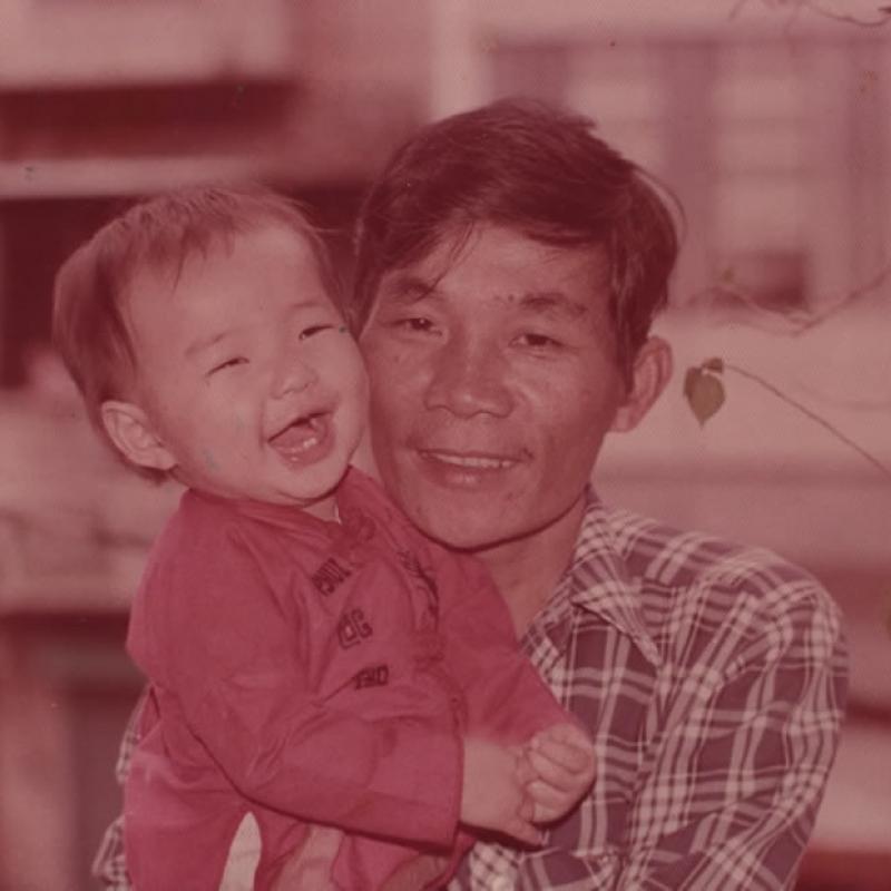 Cháu gái với bác Ba